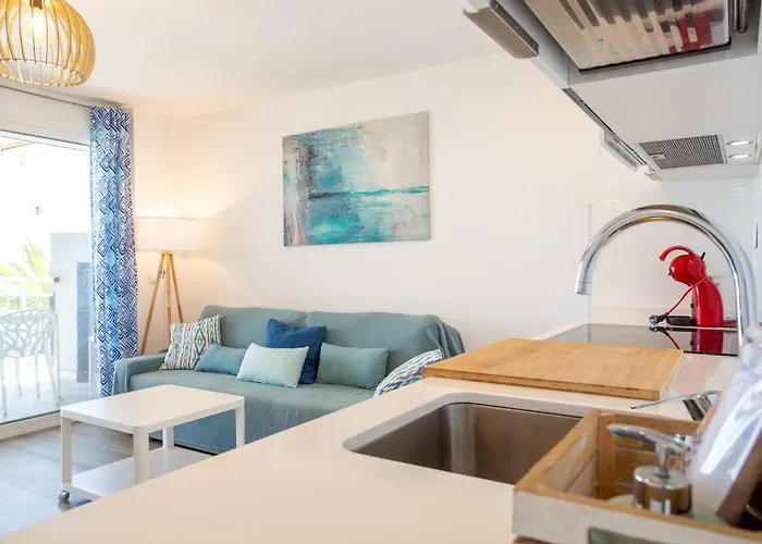 Maritim Navy Sea View Wifi * סאלו